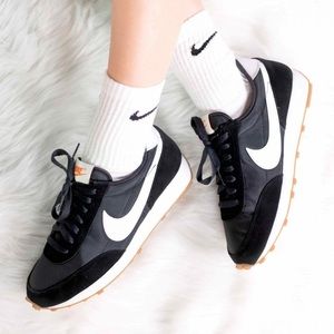 🌸 NIKE Daybreak Sneakers Shoes NEW Black White